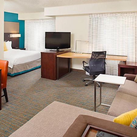 Residence Inn By Marriott Detroit Ливония Екстериор снимка