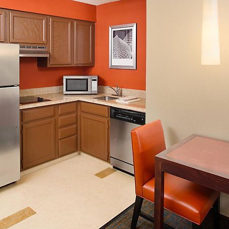 Residence Inn By Marriott Detroit Ливония Екстериор снимка