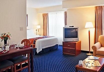 Residence Inn By Marriott Detroit Ливония Стая снимка