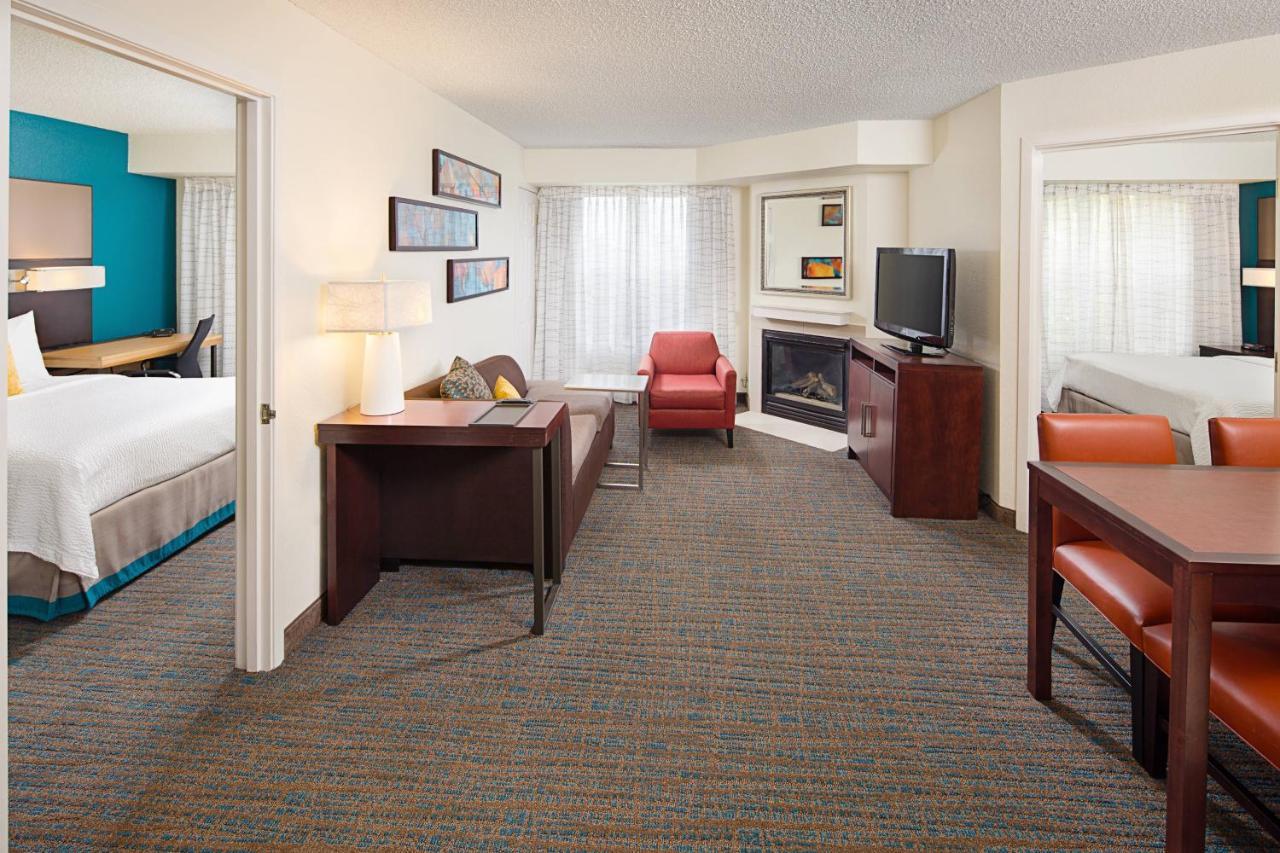 Residence Inn By Marriott Detroit Ливония Екстериор снимка