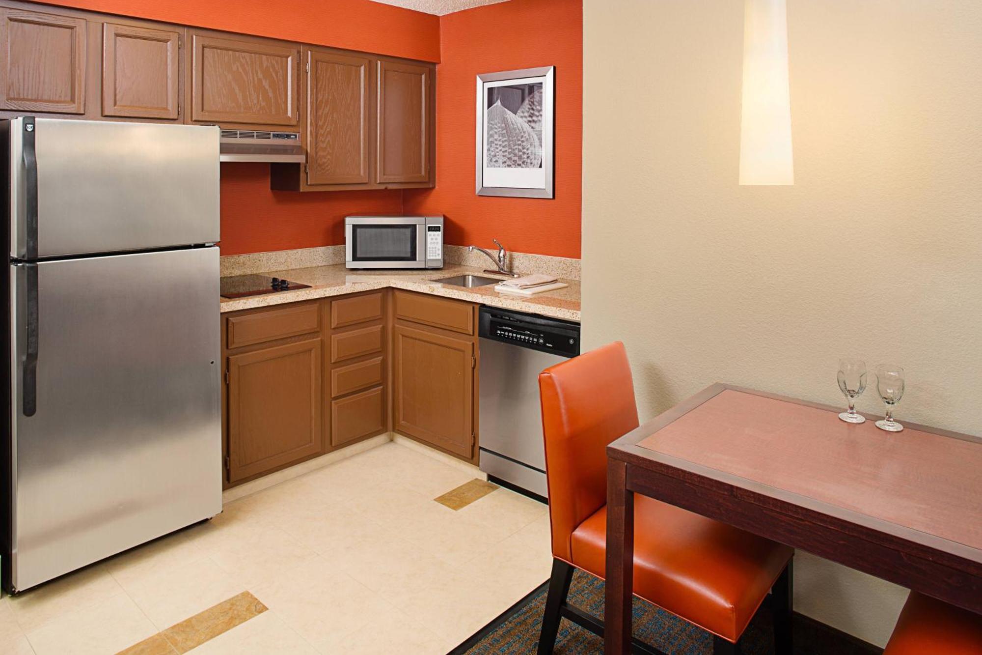 Residence Inn By Marriott Detroit Ливония Екстериор снимка