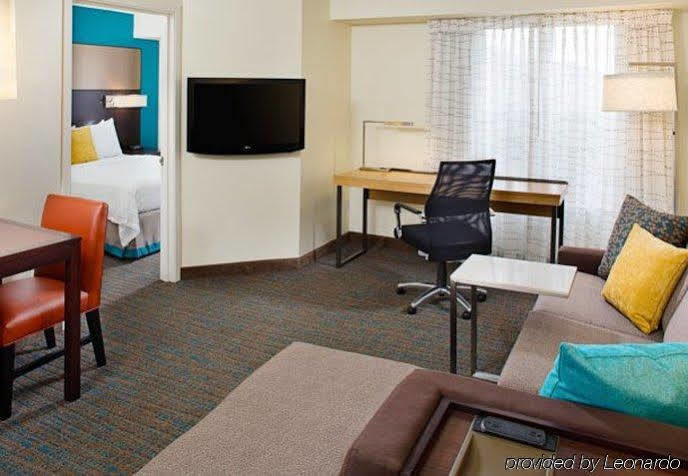 Residence Inn By Marriott Detroit Ливония Екстериор снимка